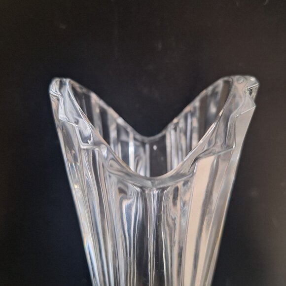 Clear Crystal Glass Swirl Design Fluted Vase Elegant Modern Home Decor Accent - Picture 6 of 7